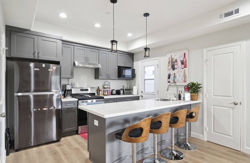 Midway City Condominio | FANTASTIC VALUE 12 Sleepers, Minutes from Disneyland/Knott's/Beach, NEW 3BR Home