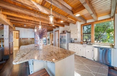 Disney Casa | Disney Wateredge Retreat-Private Beach & Dock-South Grand Lake