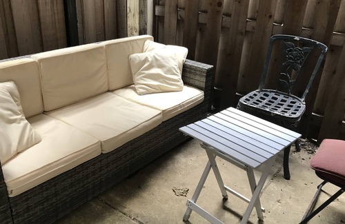 Wrightwood Neighbors Casa | Diversey #2 Lincoln Park-Short walk to Wrigley, Lincoln Park and The Beach!