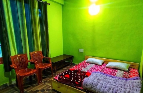 Manikaran Cama Y Desayuno | DIVINE CONNECTION GUEST HOUSE KASOL- PET FRIENDLY