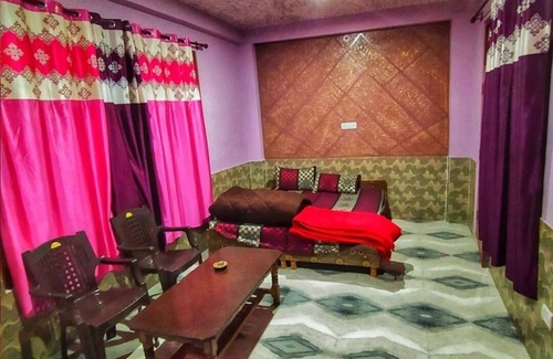Manikaran Cama Y Desayuno | DIVINE CONNECTION GUEST HOUSE KASOL- PET FRIENDLY