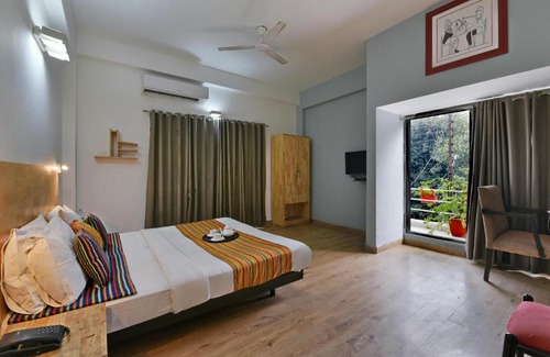 Noida Hotel | Divine Inn Couple Friendly Hotel near Sector 51 Metro Station