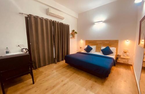 Noida Hotel | Divine Inn Couple Friendly Hotel near Sector 51 Metro Station