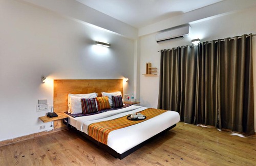 Noida Hotel | Divine Inn Couple Friendly Hotel near Sector 51 Metro Station