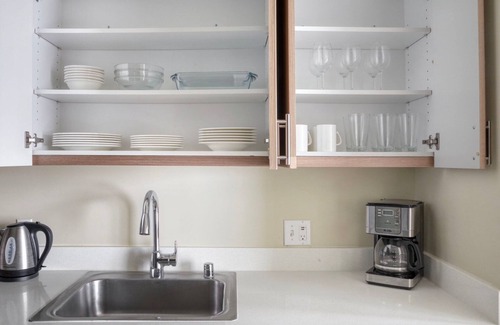 Northeast Bellevue Apartamento | Divine Redmond Jr 1BR w/ BBQ & Gym, nr Shopping, by Blueground