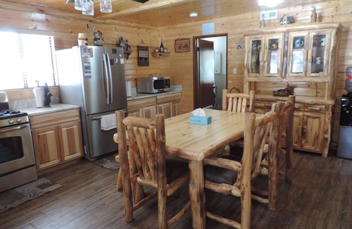 Meadow View Heights Cabina | Dj's Duck Creek Village cabin