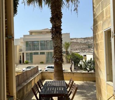 Xlendi Apartamento | Djamant - Family Friendly Maisonette