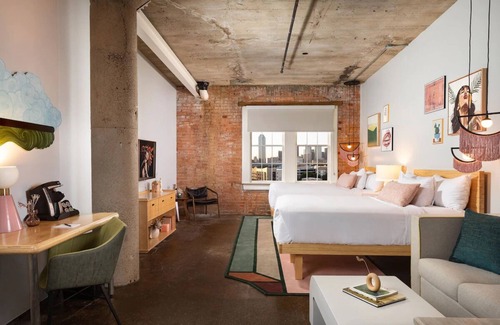 Downtown Dallas Hotel | Dlux King room in Canvas Hotel Dallas! Rooftop edge Pool w/ City Views