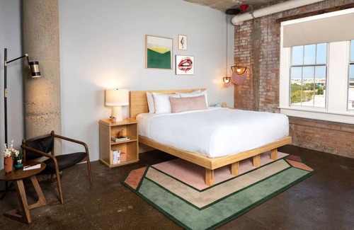 Downtown Dallas Hotel | Dlux King room in Canvas Hotel Dallas! Rooftop edge Pool w/ City Views