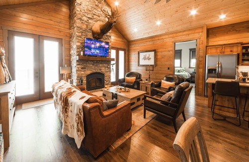 Preston Casa | DMR Cabin 1 | Two-Level | Game Room | Max Capacity 17