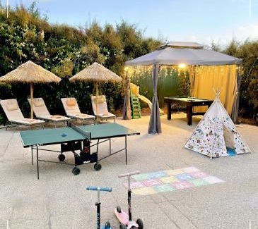 Gournay-sur-Marne Villa | DnE VILLA- DISNEY-PARIS - HOLIDAYS HOUSE - MAISON DE VACANCES - PISCINE - POOL- 6 CHAMBRES- 6 SDB - 6 BEDROOMS - 6 BATHROOMS