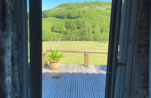 Sainte-Colombe-de-Villeneuve Cabaña | Domaine de Villot-le Pigeonnier Gîte Avec Jacuzzi à la Campagne Ideal Famille