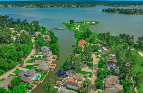 Walden on Lake Conroe Casa | Dock and Outdoor Entertainment Home on Lake Conroe