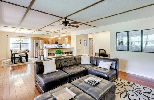 Whiteside Cabina | Dock & Hot Tub: Tennessee River Cabin Getaway