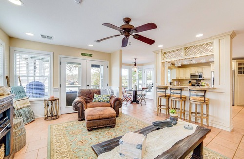 Enchanted Oaks Casa | Dock & Lake Access: Gem on Cedar Creek Reservoir