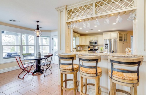 Enchanted Oaks Casa | Dock & Lake Access: Gem on Cedar Creek Reservoir