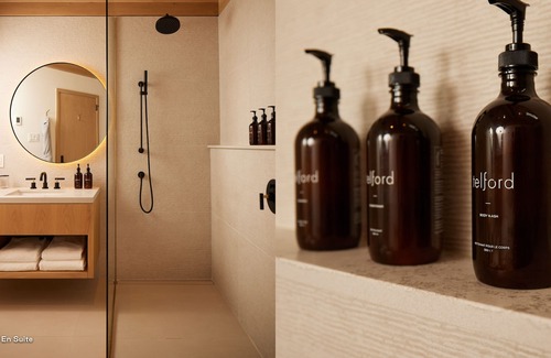 Algonquin Highlands Cabina | Dog-Friendly, Adults Only, Private Cabin + All Inclusive. Maple Lake, Haliburton