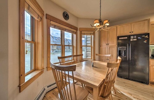 Carrabassett Valley Condominio | Dog Friendly SugarloafCondo- Ski, Snowboard, Golf or Hike!