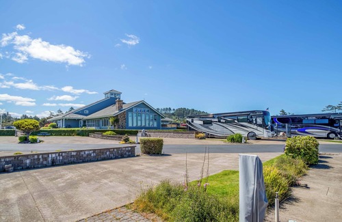 Agate Beach Alquiler De RV | Available with 50AMP, 30AMP, Water / Sewer hook up's, WiFi