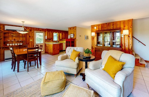 New Harbor Casa | Dog-friendly beach house with WiFi, private washer/dryer, deck, beautiful views