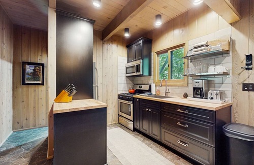 Arrowhead Villas Casa | Dog-friendly cabin near lake with large deck and great location