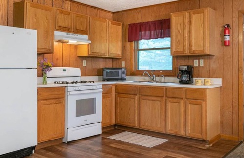 Triumph Cabina | Dog Friendly Cabin Near Starved Rock State Park