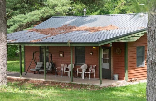 Triumph Cabina | Dog Friendly Cabin Near Starved Rock State Park