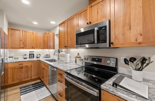 Old Farm District Apartamento | Dog Friendly~Central Location~Modern Construction