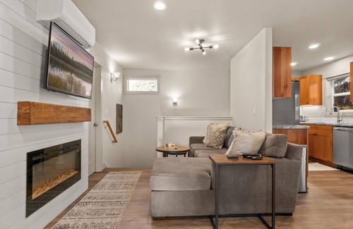Old Farm District Apartamento | Dog Friendly~Central Location~Modern Construction