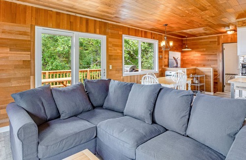 Tolovana Park Casa | Dog-friendly coastal home w/ private hot tub, WiFi, private washer/dryer, grill