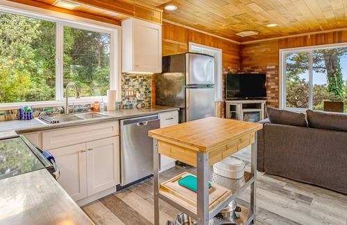 Tolovana Park Casa | Dog-friendly coastal home w/ private hot tub, WiFi, private washer/dryer, grill