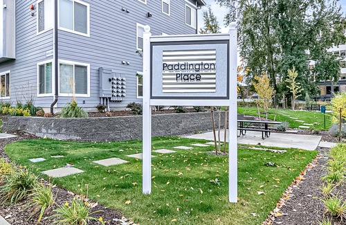 South Tacoma Condominio | Dog-friendly condo in the heart of the city with a well-equipped kitchen & W/D