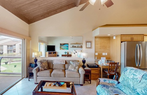 Kihei Condominio | Dog-friendly condo with furnished lanai & washer/dryer plus pool & tennis