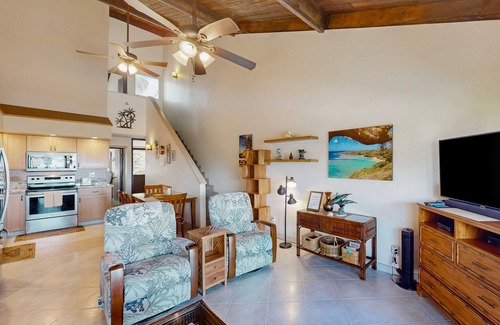 Kihei Condominio | Dog-friendly condo with furnished lanai & washer/dryer plus pool & tennis