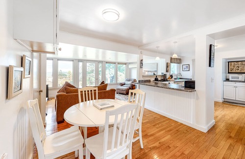 Owls Head Cabaña | Dog-friendly cottage with amazing bay views & deck - snowbirds welcome