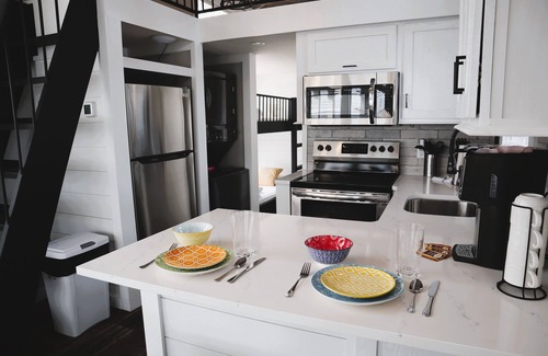 Sandusky Cabaña | Dog Friendly cottage with Lake views at Bayfront Resort in Sandusky, Ohio