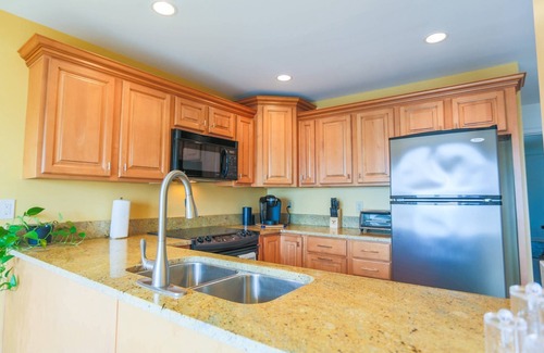 Bohicket Marina Village Condominio | Dog Friendly. Enjoy Sunset at the Bohicket Marina! Community Pool. Walk to Restaurants & Shops.