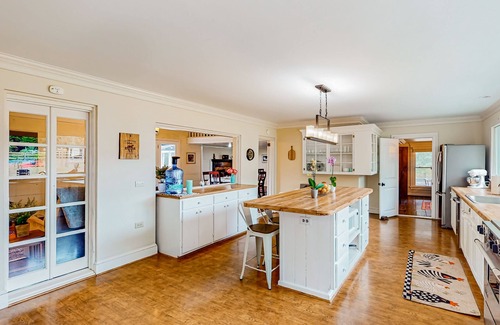 Landrum Casa | Dog-friendly farmhouse with hot tub, outdoor areas, & 3 fireplaces