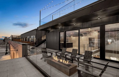 People's Freeway Hotel | Dog-friendly & Free Parking, Friend Bunk Room at evo Hotel