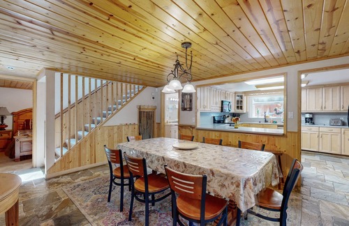 Black Bart Casa | Dog-friendly home with large fenced yard - minutes to Heavenly & lake