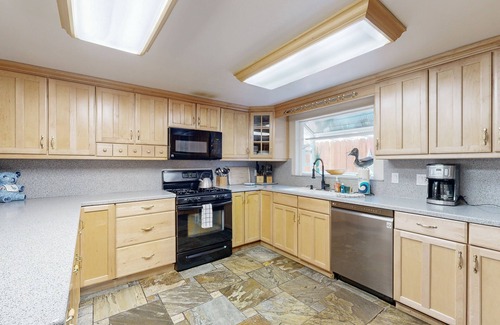 Black Bart Casa | Dog-friendly home with large fenced yard - minutes to Heavenly & lake