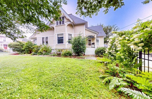 Rockland Casa | Dog-friendly historical home with gorgeous porch & prime in-town location