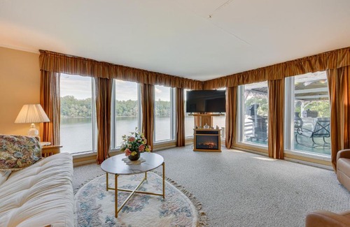Jonesville Casa | Dog-Friendly Home on Black River Lake with Boat Dock