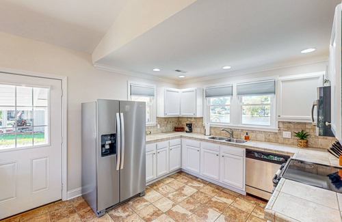 Lancaster Casa | Dog friendly home on Cedar Pines Lake/close to downtown Lancaster