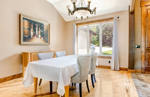 Summit Park Casa | Dog-friendly home on golf course with 3 gas fireplaces, pool table & 2 kitchens