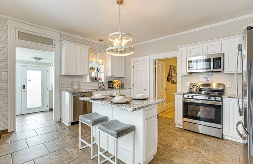 Jeffersonville - Clarksville Casa | Dog-Friendly Home w/ Yard, 6 Mi to Louisville!