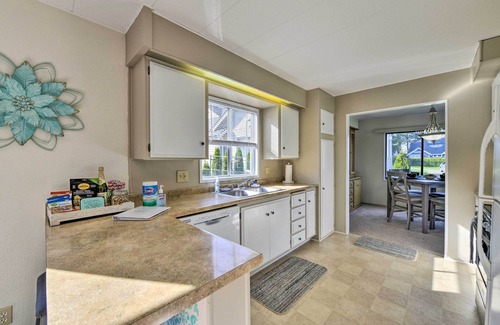 Blaine Casa | Dog-Friendly Home w/ Views by Birch Bay Park!