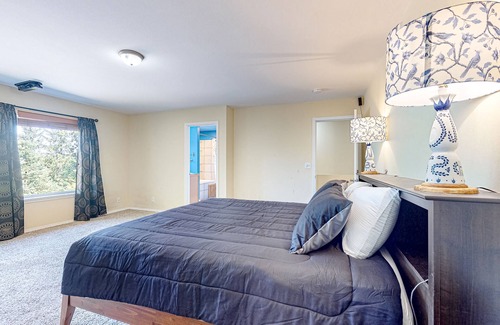 West Hills Casa | Dog-friendly home with private gym, firepit, fireplace, jetted tub, & W/D