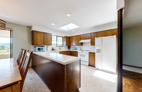 Greenbank Casa | Dog-friendly home with sound view, fireplace, pizza oven & hot tub