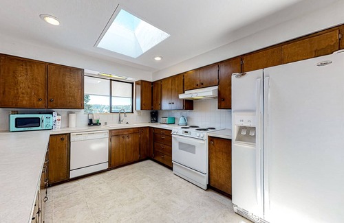 Greenbank Casa | Dog-friendly home with sound view, fireplace, pizza oven & hot tub